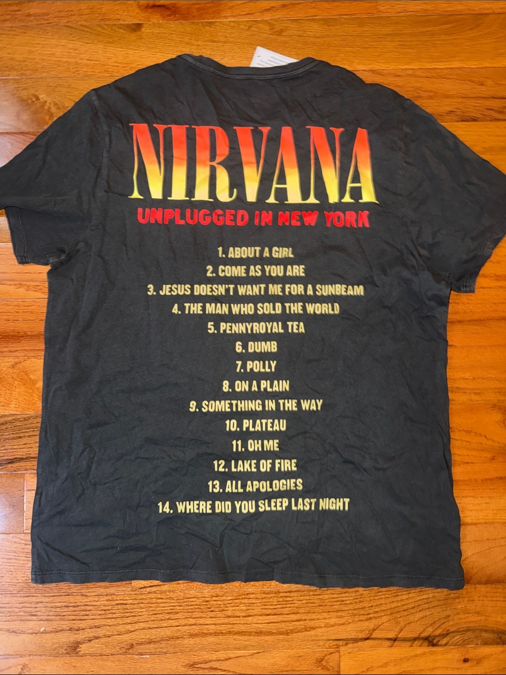 Nirvana graphic tee, size L never worn - Picture 2 of 2